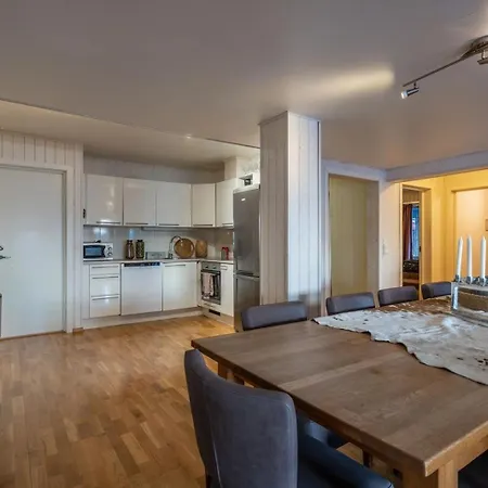 Large In-ski Out For Groups