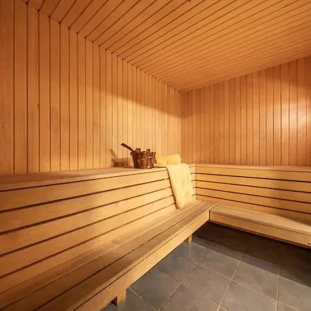 Large In-ski Out For Groups *