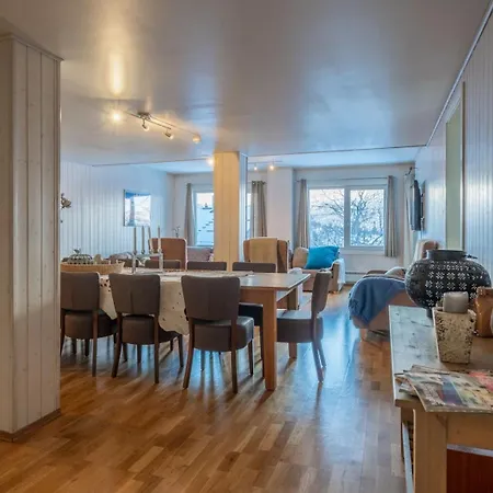 Large In-ski Out For Groups *